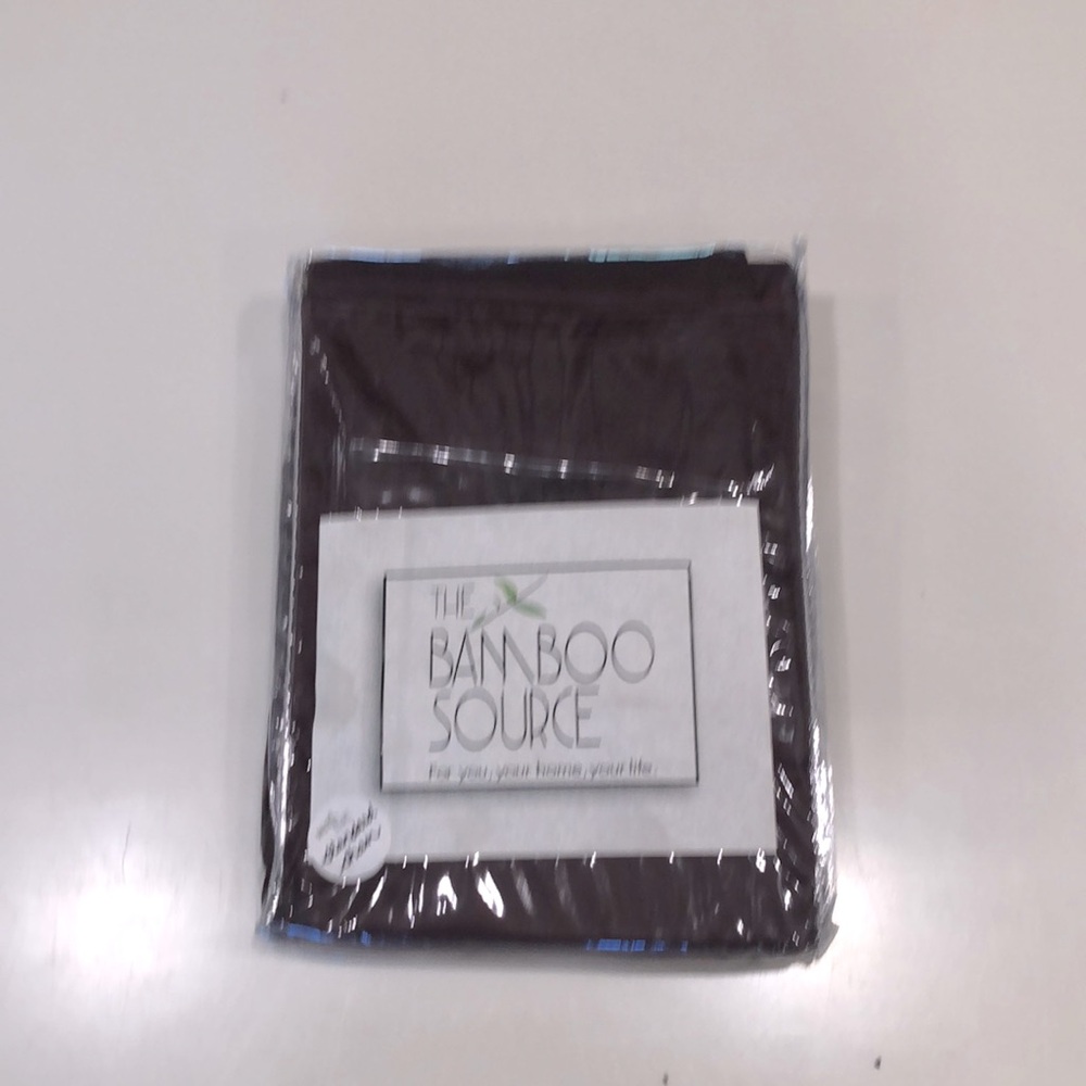 NWT BedVoyage Bamboo set of 2 Pillow Shams in Standard. Rich eggplant color
